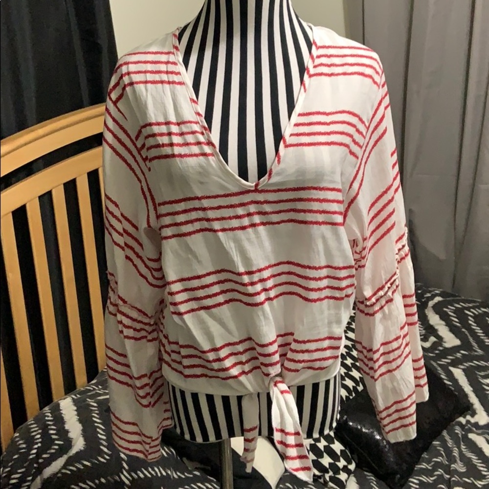 Lavender Field cropped ruffle sleeve blouse, Sz L.